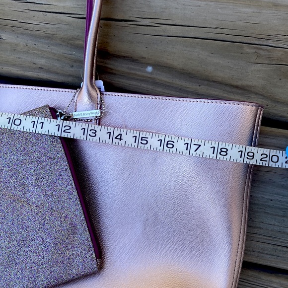 Metallic tote & Glitter wristlet - Picture 4 of 9